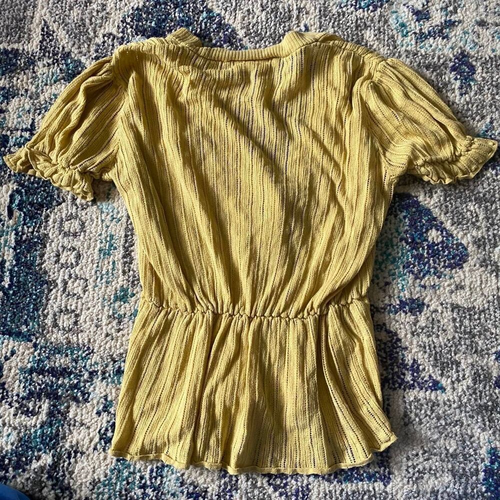 Y2K to the max size small Yellow and Gold Blouse - Picture 6 of 6